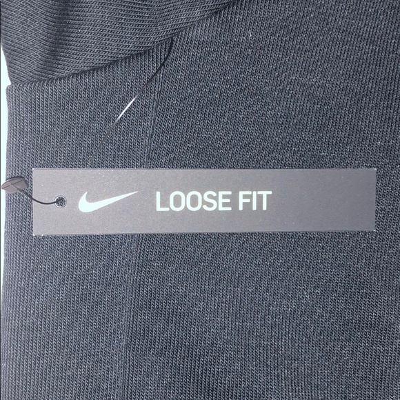 BRAND NEW NIKE SWEATSHIRT - Picture 4 of 5